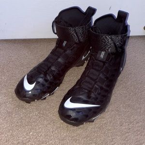 Nike Mens Force Savage Shark 2 Football Cleats